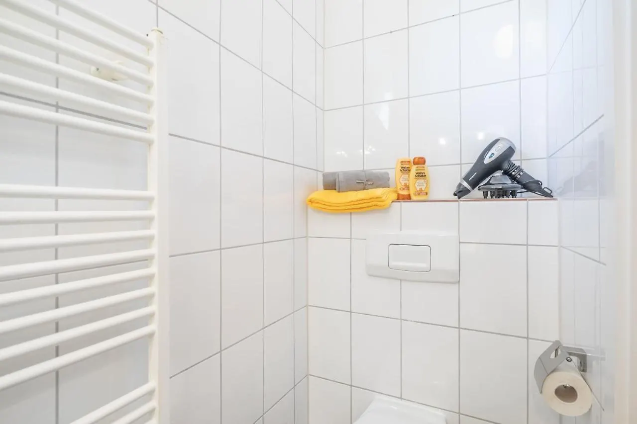 Beautiful Apartment For 9 With 2 Bedroom & Cosy Kitchen Hamburg