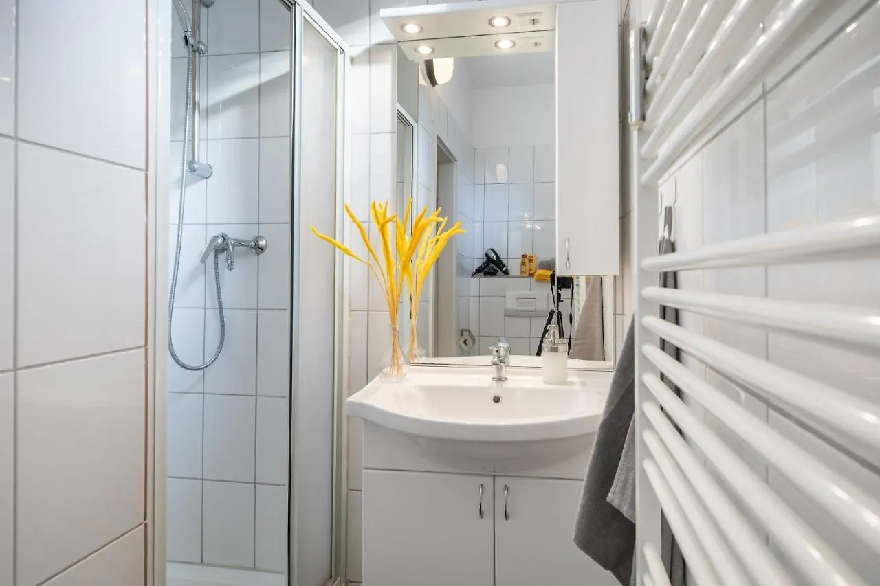 Beautiful Apartment For 9 With 2 Bedroom & Cosy Kitchen Hamburg Deutschland