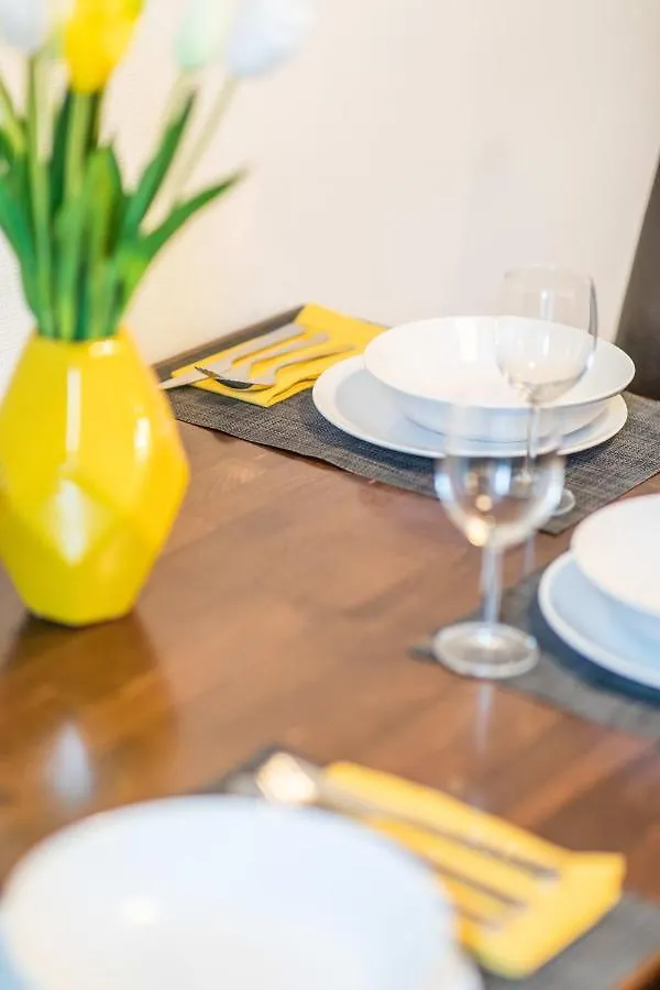 Beautiful Apartment For 9 With 2 Bedroom & Cosy Kitchen Hamburg