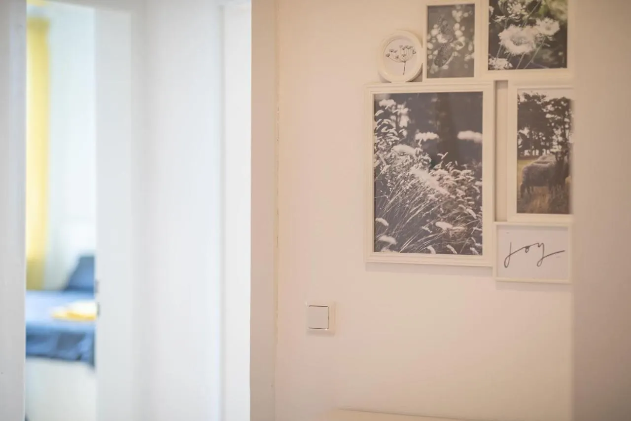 Beautiful Apartment For 9 With 2 Bedroom & Cosy Kitchen Hamburg