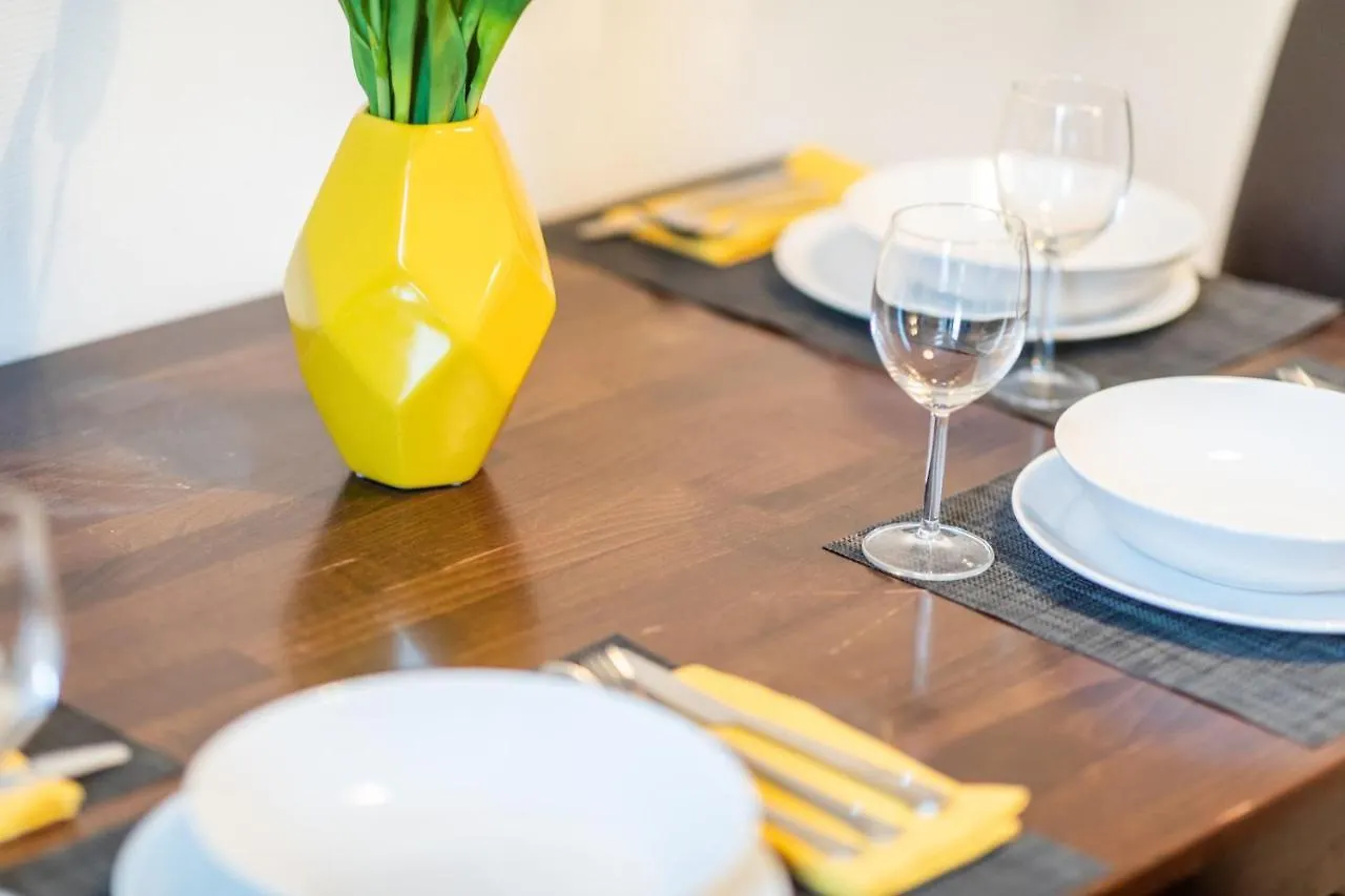 Beautiful Apartment For 9 With 2 Bedroom & Cosy Kitchen Hamburg